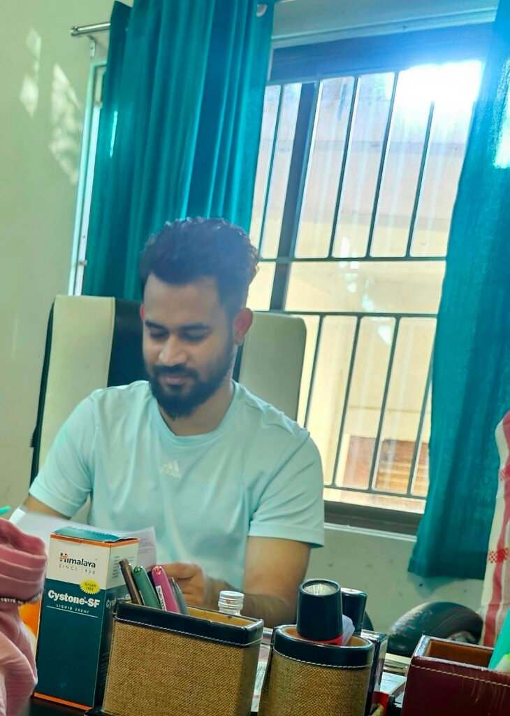 Dr. Shahrukh Khan Bahadur, MBBS, with additional training described as a Fellowship in Neuro, provides medical consultation at Dr. Shahrukh Khan Bahadur – General Medicine Doctor in Hojai